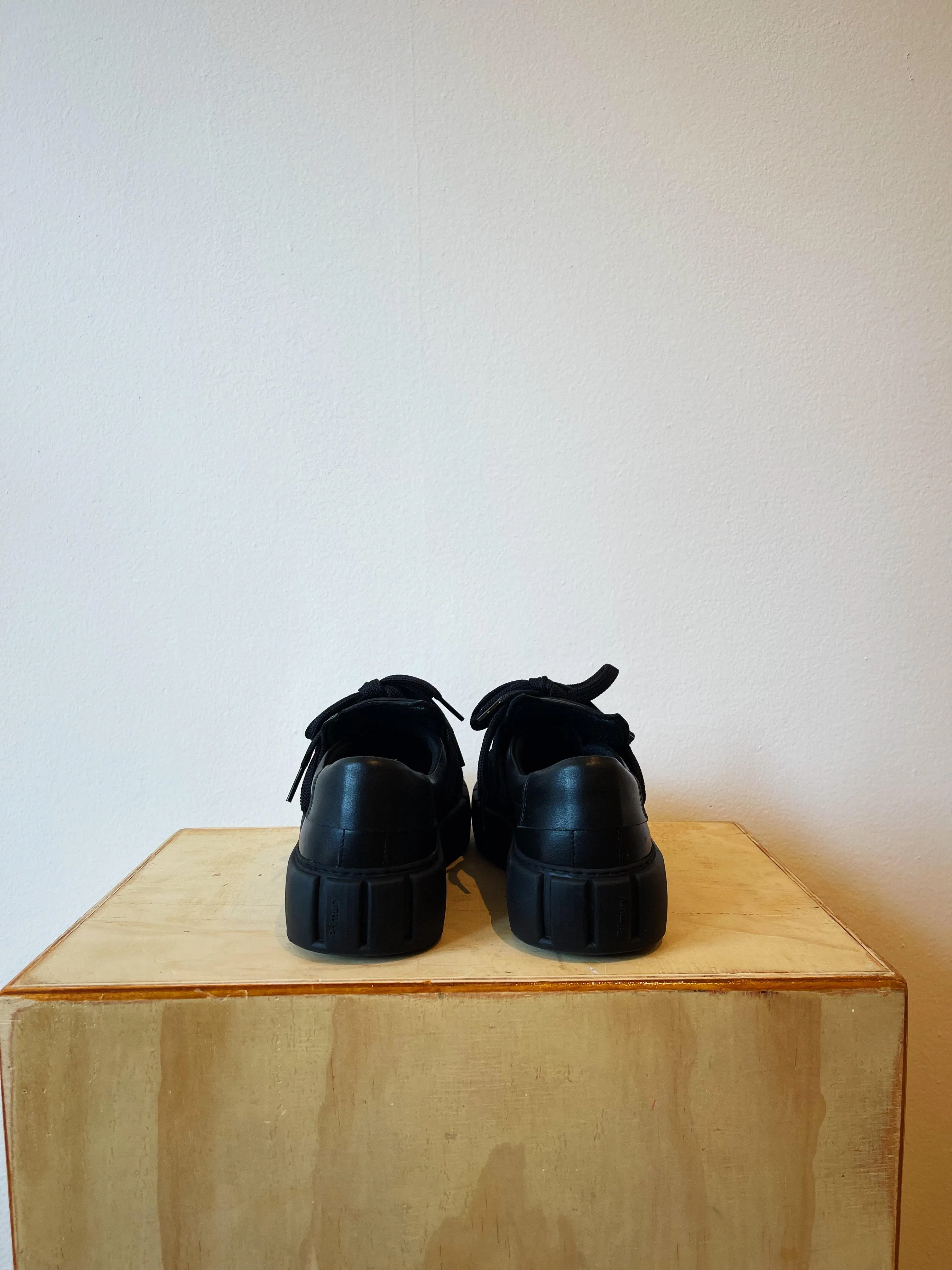 Primury Wired Black