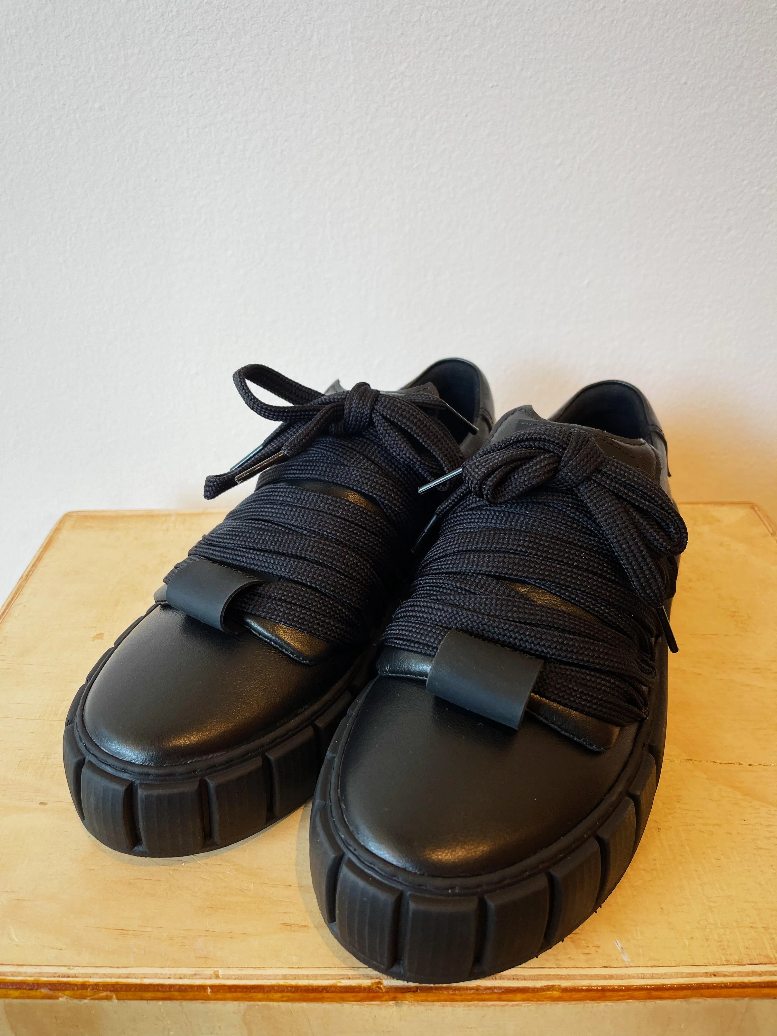 Primury Wired Black