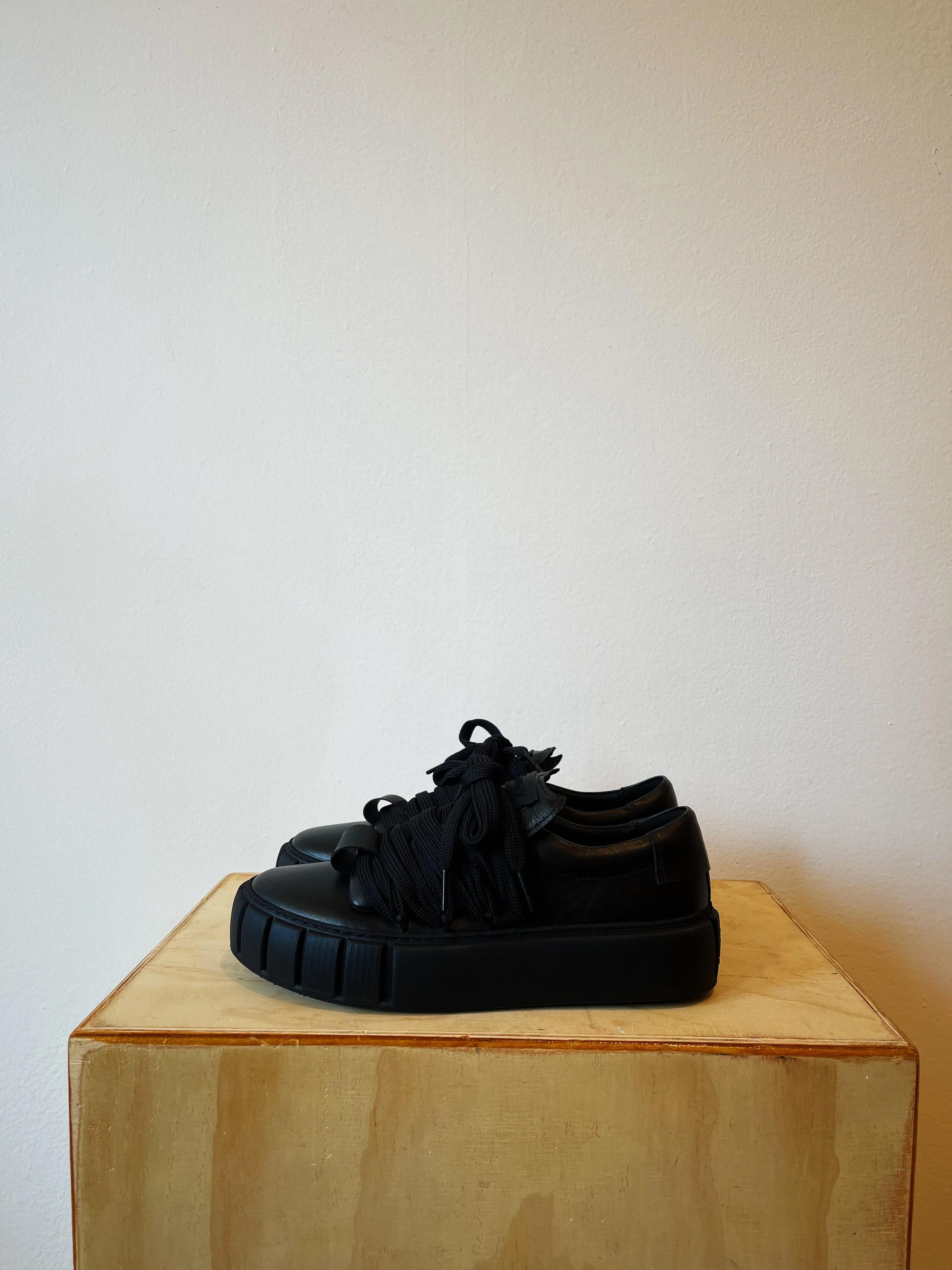 Primury Wired Black
