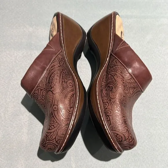Soft Walk Tooled Leather Mule Clogs Size 10 wide