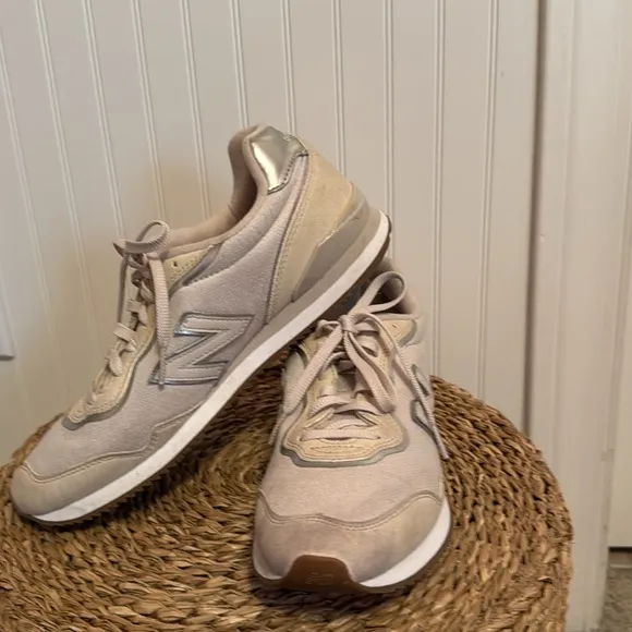 Sola Sleek New Balance Cream Sneakers - 9 - Great Condition