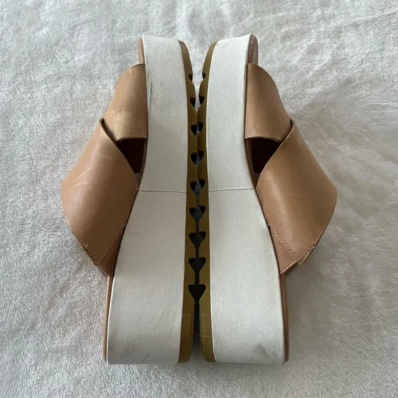 Sorel Cameron Flatform Mule in Tan/White