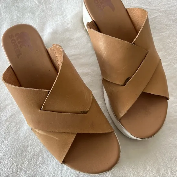Sorel Cameron Flatform Mule in Tan/White