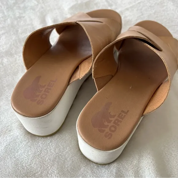 Sorel Cameron Flatform Mule in Tan/White