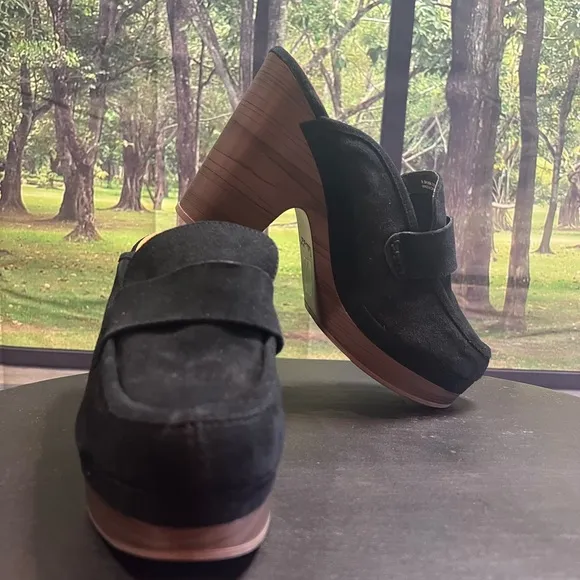 Splendid Vina Black Suede Clogs