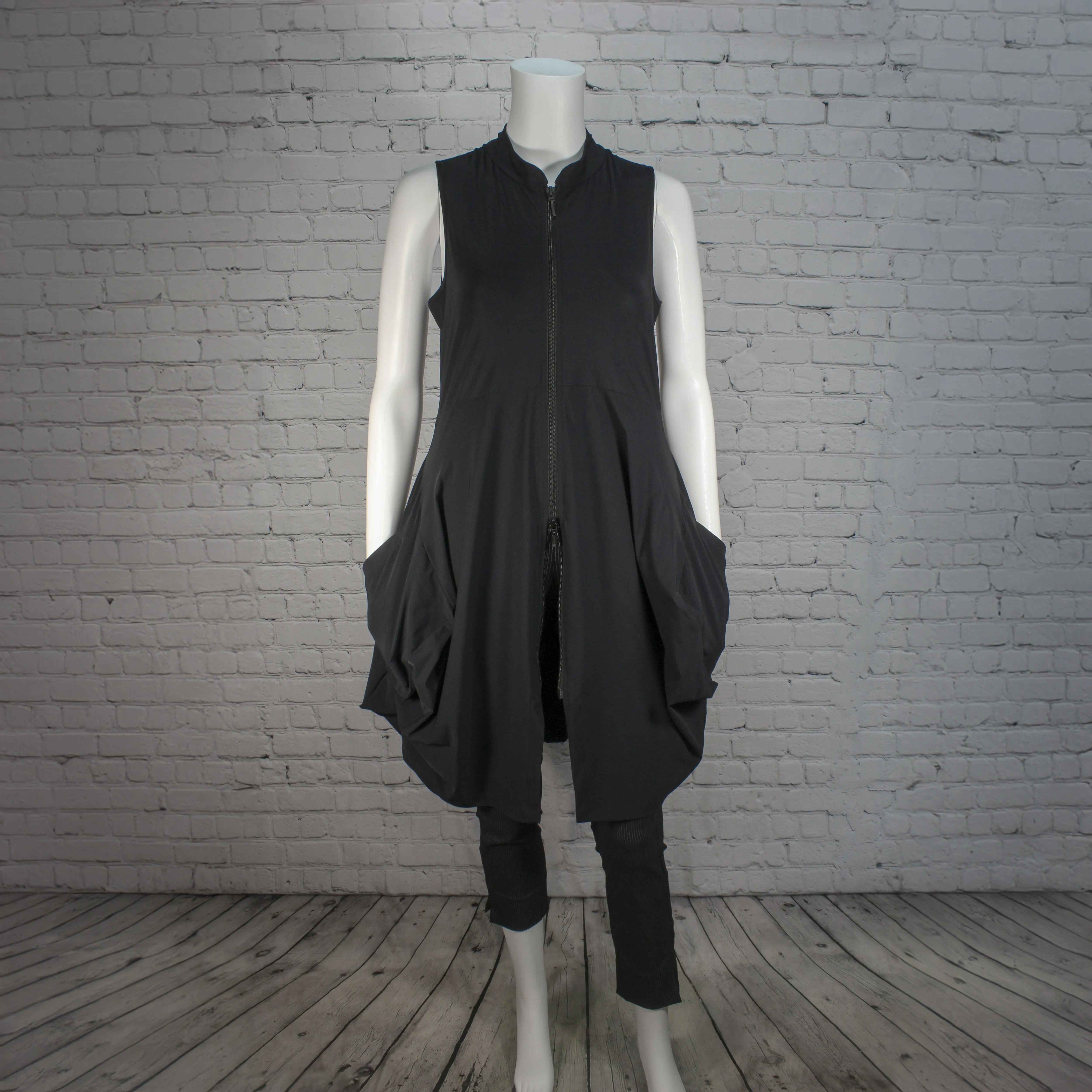 Tristan Vest in Black by Porto