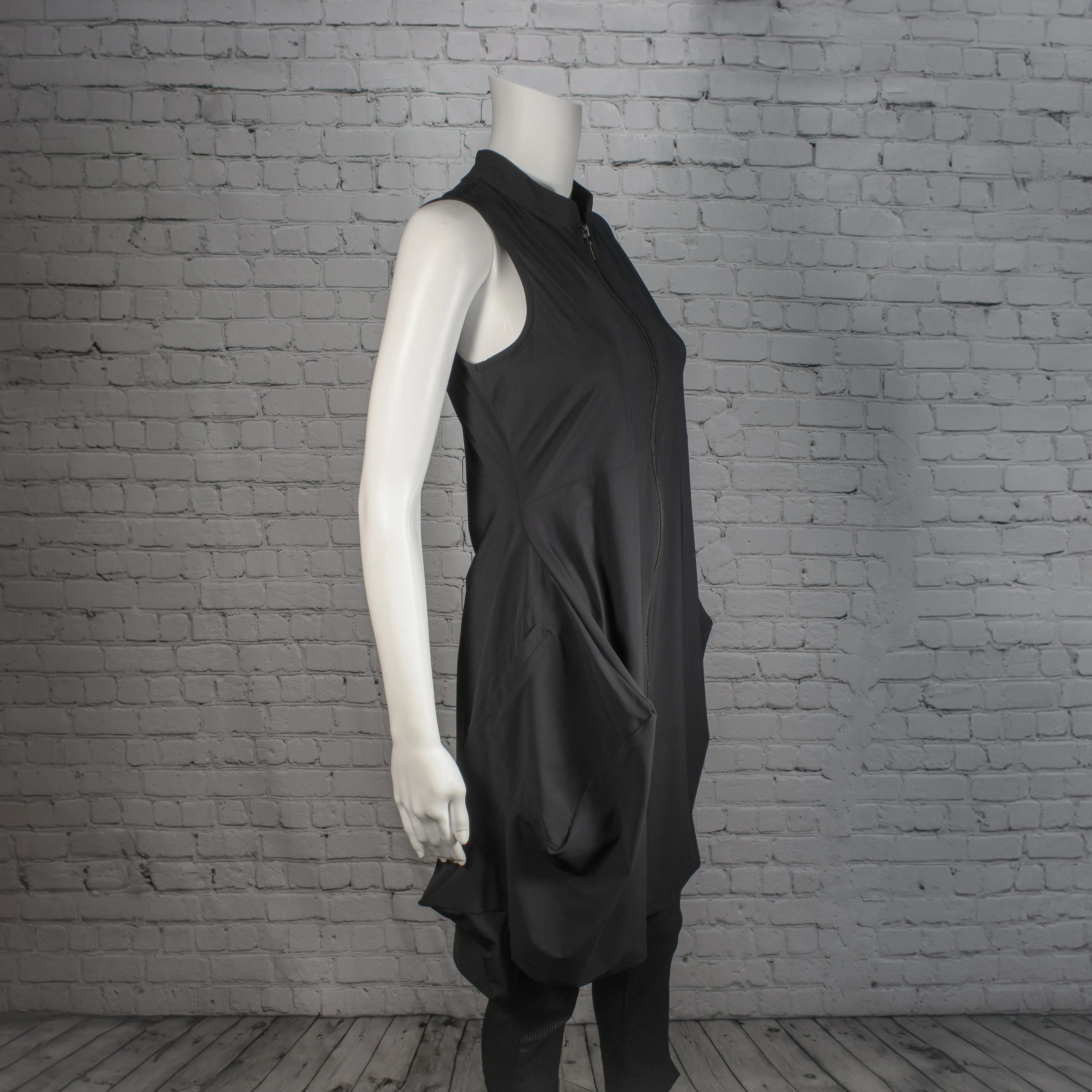 Tristan Vest in Black by Porto