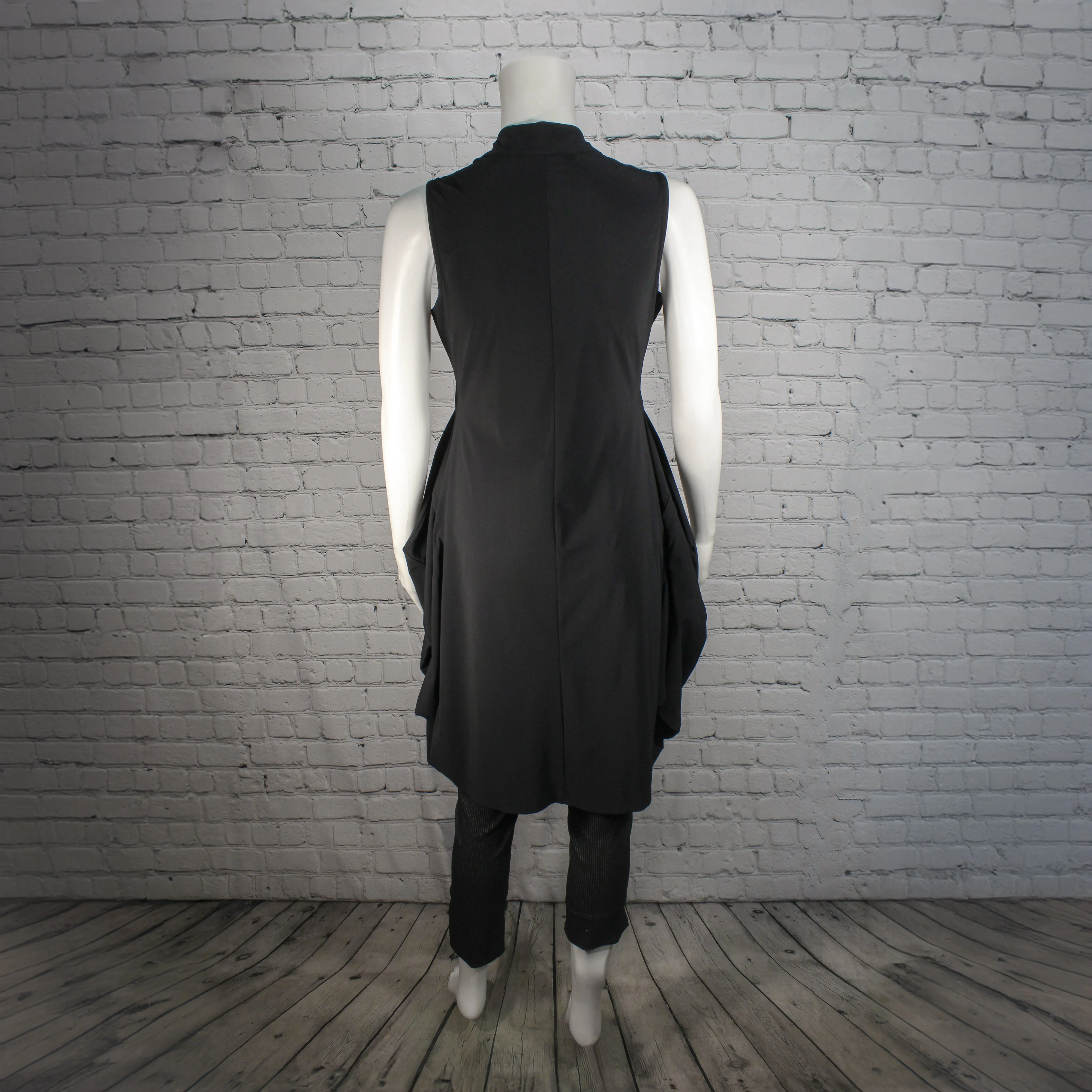 Tristan Vest in Black by Porto
