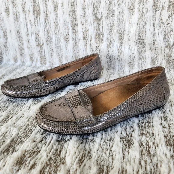 Vionic &quot;Larrun&quot; Snakeskin Leather Metallic Silver Penny Loafers Women's Size 8.5