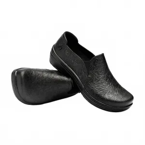 Women's Moxy Clog In Black Tooled