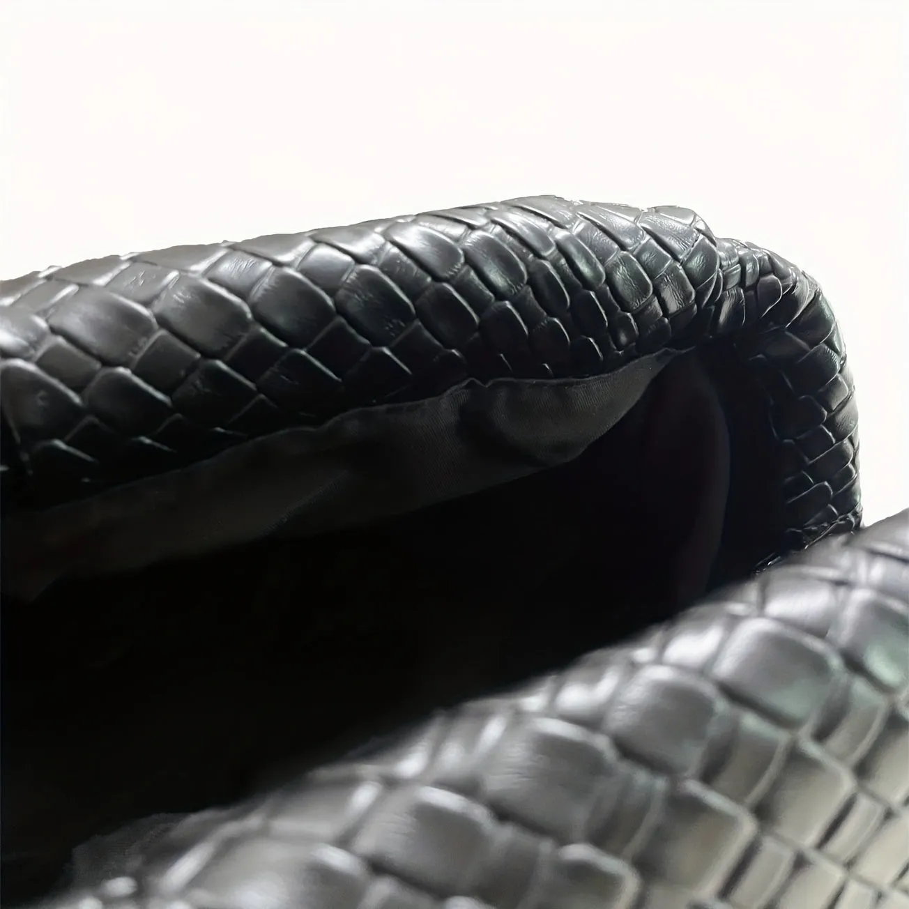Woven Cloud Clutch: Minimalist Chic Handbag